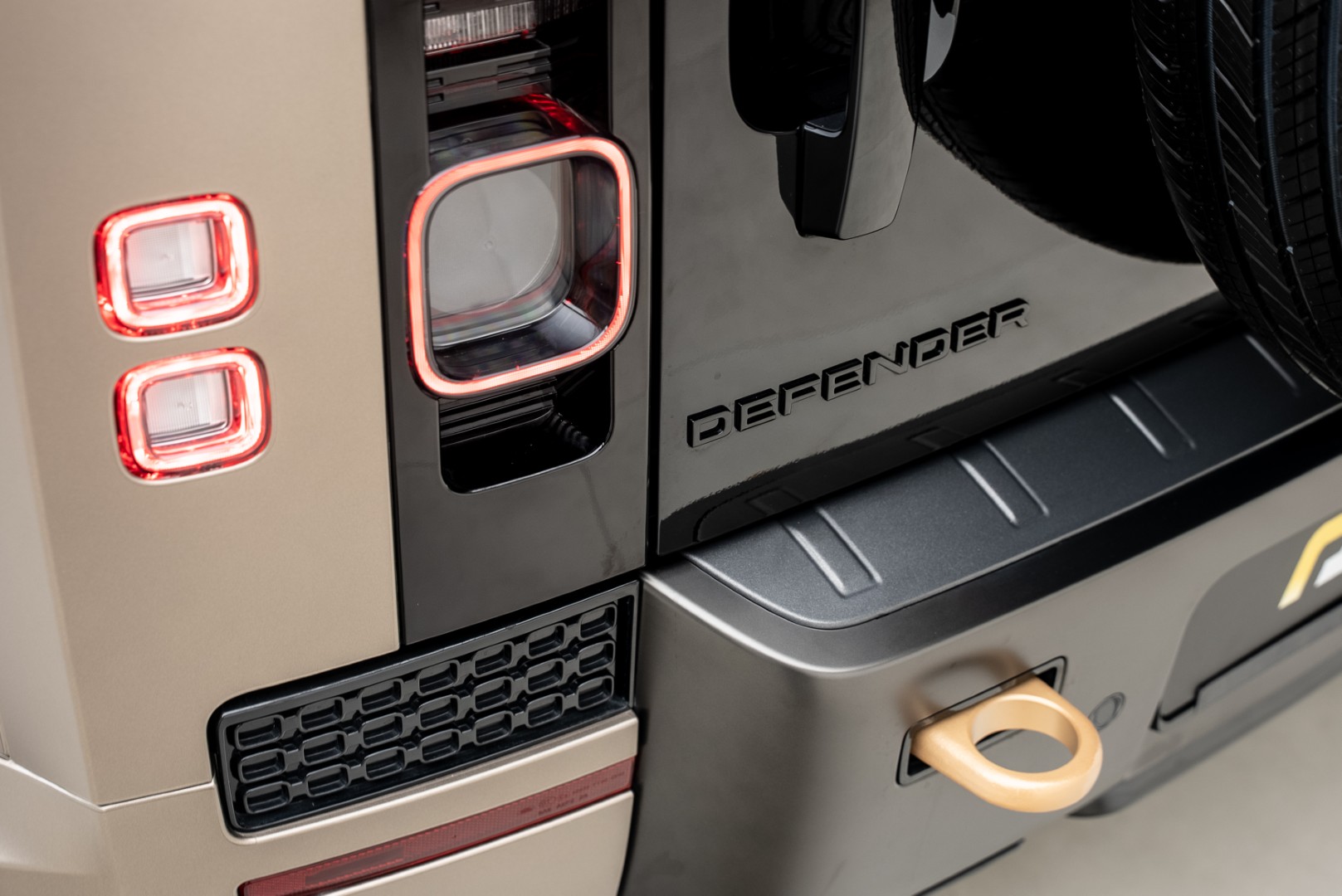 2025 LAND ROVER DEFENDER P635 OCTA | GCC 5 YEARS WARRANTY | 635 HP | HIGH SPEC 